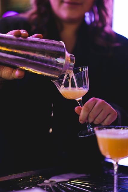 Rotterdam: Summer Cocktail Cruise - Service, languages, and the onboard mood