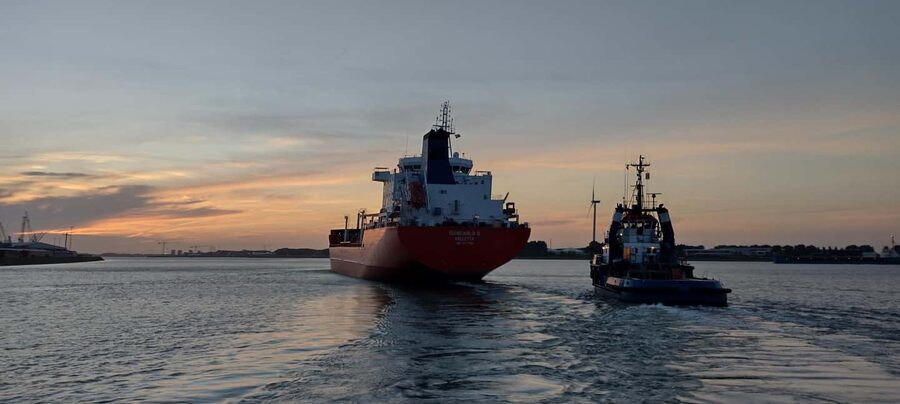 Rotterdam: Summer Evening Cruise with Live Entertainment - Boarding Princess Amalia for a social cruise