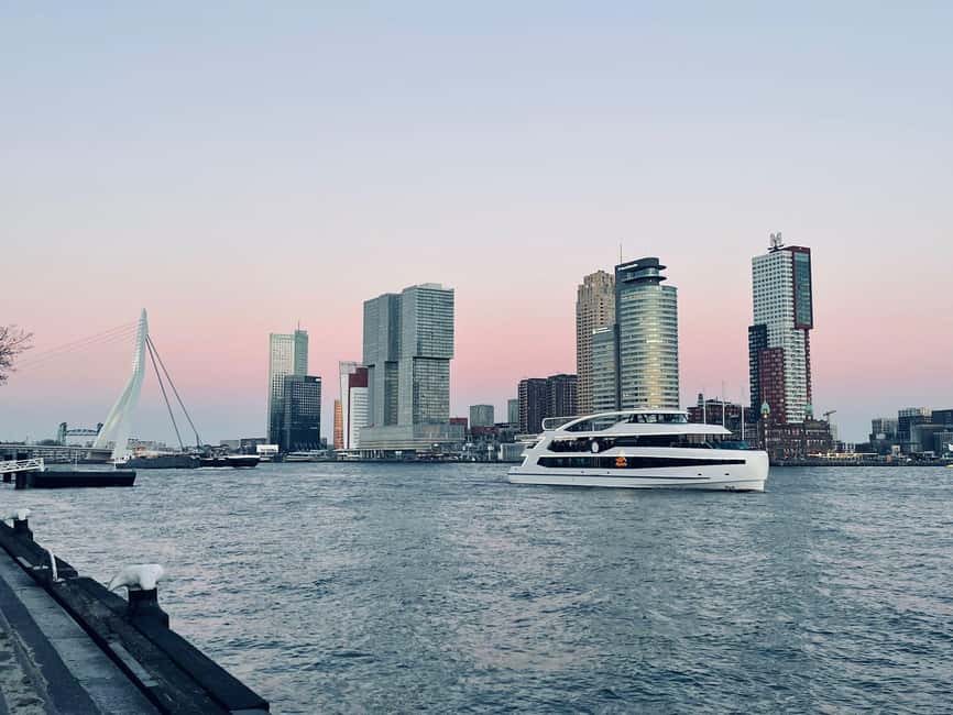 Rotterdam: Summer Evening Cruise with Live Entertainment - The first hour: daylight on the Maas