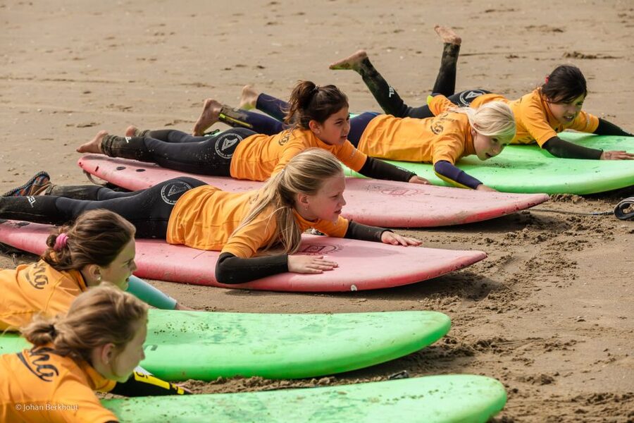 Scheveningen Beach: 1,5-Hour Surf Experience for kids - Key points for parents and young surfers