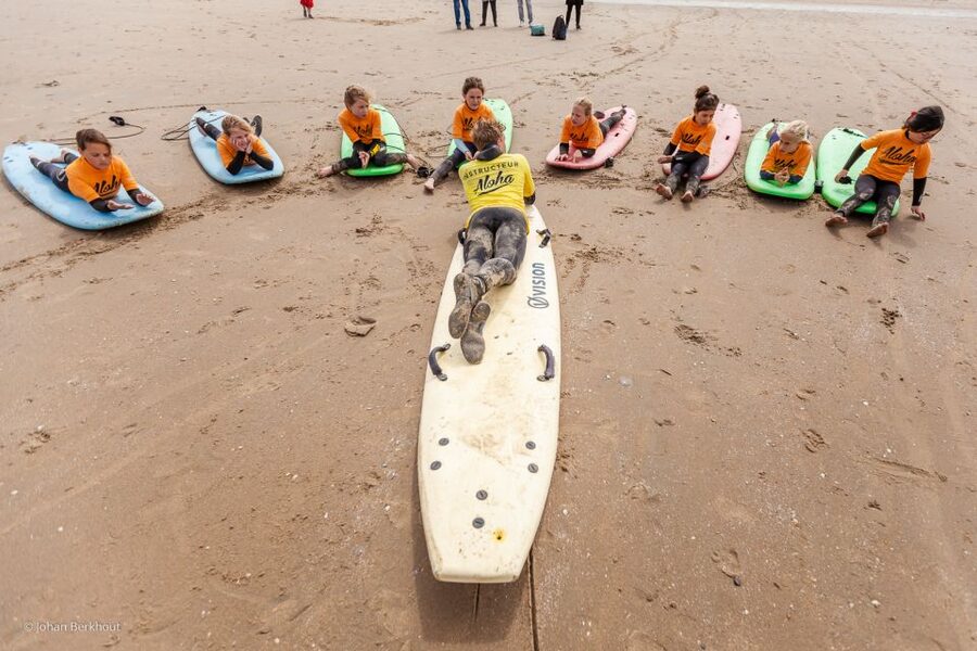 Scheveningen Beach: 1,5-Hour Surf Experience for kids - What the 1.5-hour lesson really offers