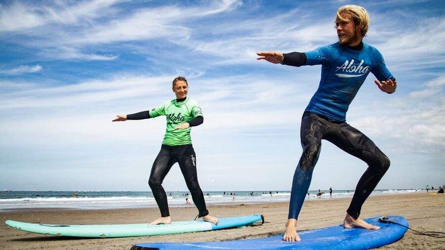 Scheveningen Beach: 2-Hour Surf Experience for Adults - Group lessons versus private instruction