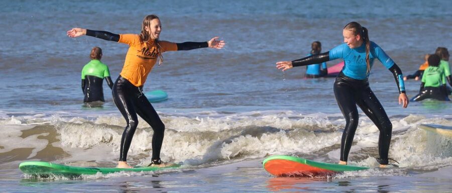 Scheveningen Full-day Surfing lessons with Lunch - Catching waves at Scheveningen Beach