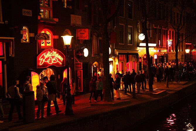 Self-Guided Audio Tour of The Red Light District - Canals, Churches, and Amsterdam’s Unexpected Contrasts