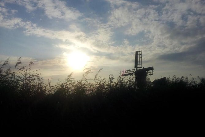 Small-Group Guided Sunset Canoe Tour in Waterland with Dinner - Who should book this canoe trip