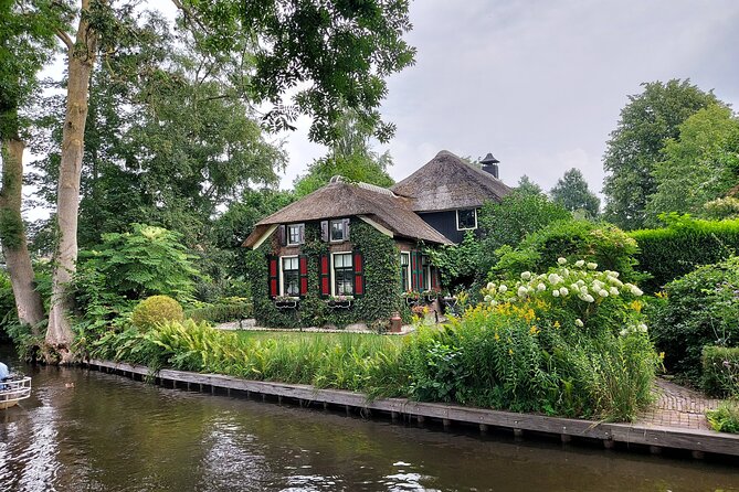Small-Group Tour to Windmills & Giethoorn with boat tour - From Amsterdam to the Zaanse Schans windmills