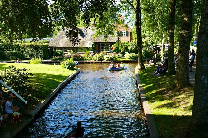 Small-Group Tour to Windmills & Giethoorn with boat tour - Why the small group matters