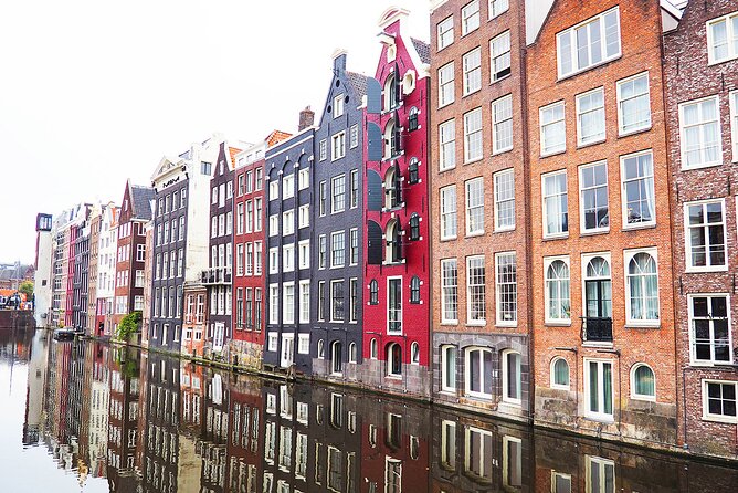 Small-Group Women's History Tour in Amsterdam - Queen Wilhelmina and the Netherlands’ first Queen Regnant