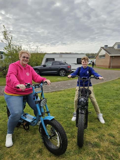 Texel: Electric Fatbike Rental with Map - The green side of the rental
