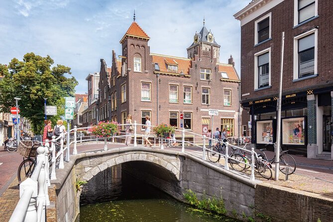 The Blue's Clues in Delft Exploration Game and Tour - Delft sightseeing with a puzzle in your pocket