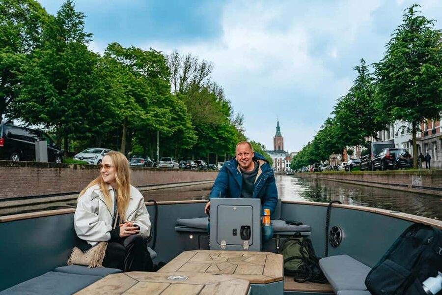 The Hague: Canal Cruise with music from local artists - Seeing The Hague from Prinsessepark