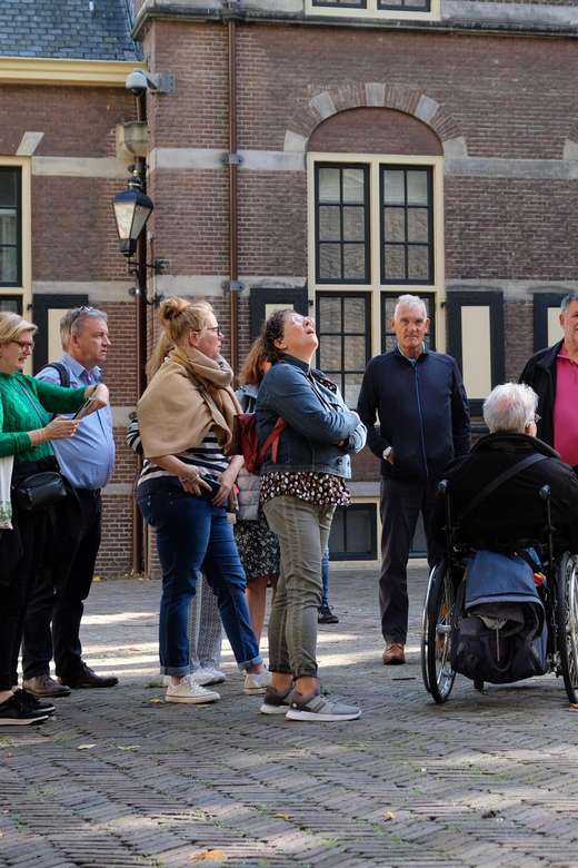The Hague: City Walking Tour - Beginning at Binnenhof and the Willem I statue