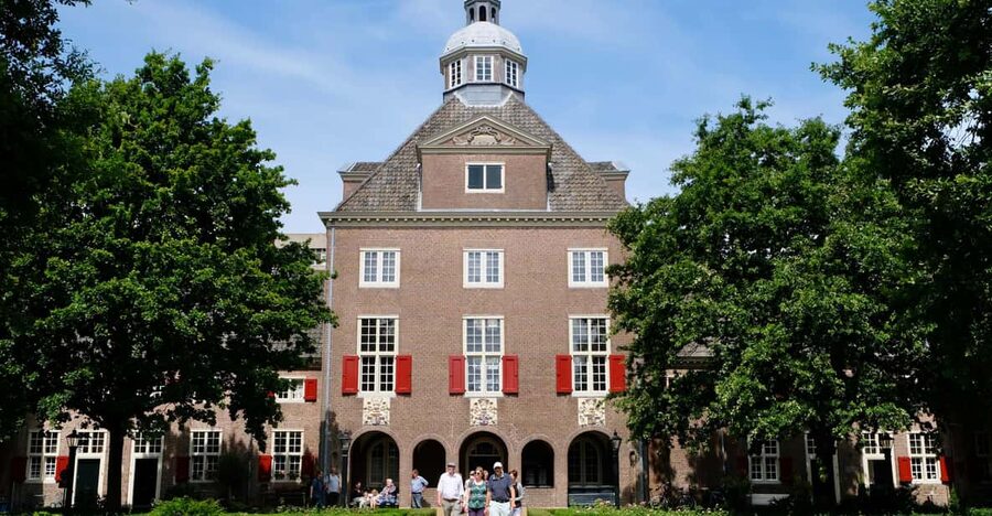 The Hague: Courtyard Walking Tour - Key points to know before booking
