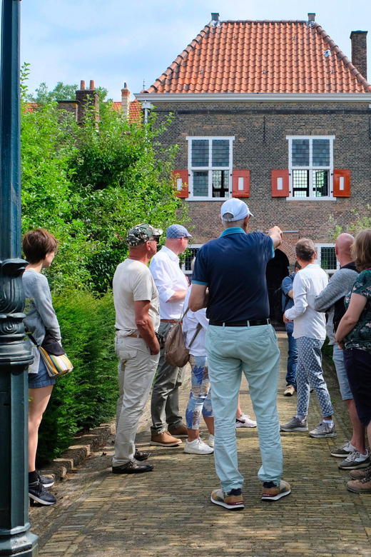 The Hague: Courtyard Walking Tour - Renaissance details and nearby monuments