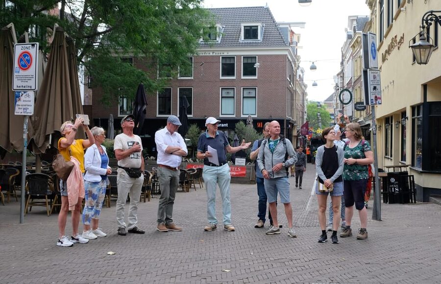 The Hague: Courtyard Walking Tour - Meeting at ’t Goude Hooft