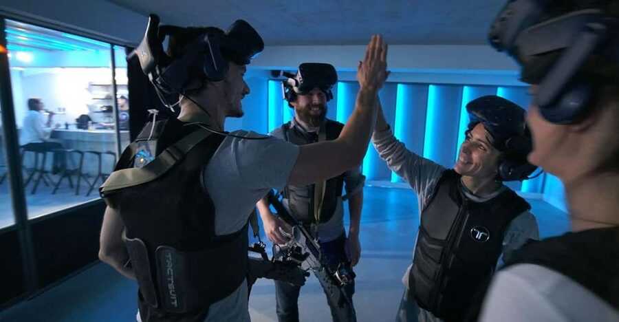 The Hague Downtown: VR Zombie Shooter 2 - 4 people - Forty minutes of free-walk zombie combat