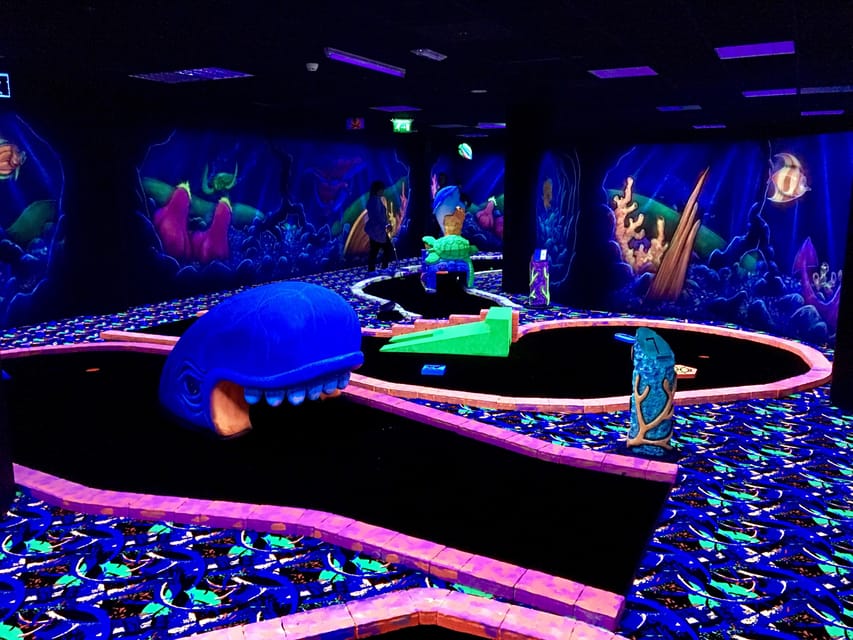 The Hague: Glowgolf Glow in the Dark Indoor Minigolf - What the 18-hole game feels like