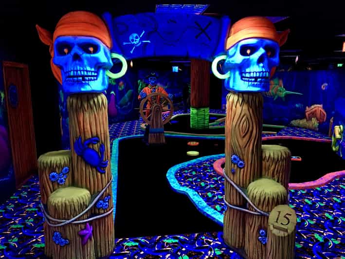 The Hague: Glowgolf Glow in the Dark Indoor Minigolf - Why families may find the format useful