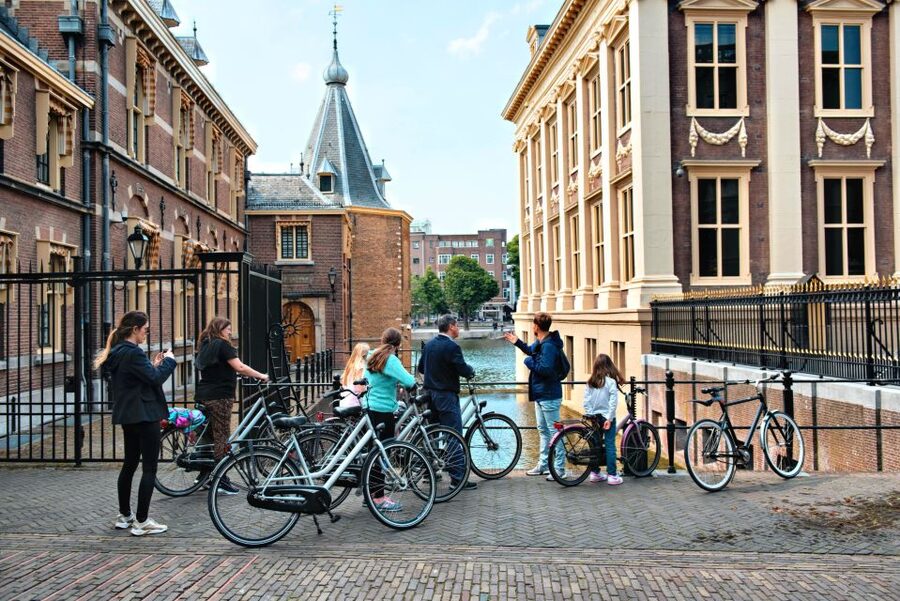 The Hague: Highlights Bike Tour - Mauritshuis and the Girl with a Pearl Earring