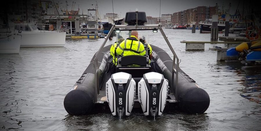 The Hague: Powerboat Tour Scheveningen - Leaving Scheveningen harbor at a gentle pace