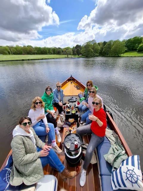 The Hague: Private Boattour up to 10 persons - A quiet way to see The Hague from the water
