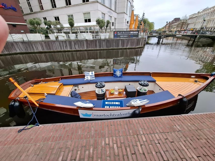 The Hague: Private Boattour up to 10 persons - What the 75-minute cruise is like