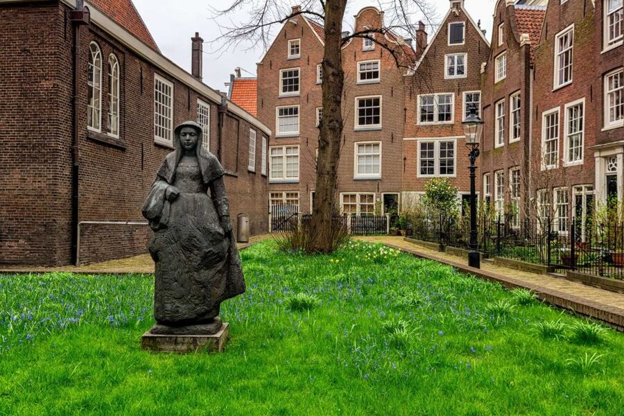 The True Story of Anne Frank's Diary Private Guided Tour - The Jewish Quarter, Portuguese Synagogue, and Rembrandthuis