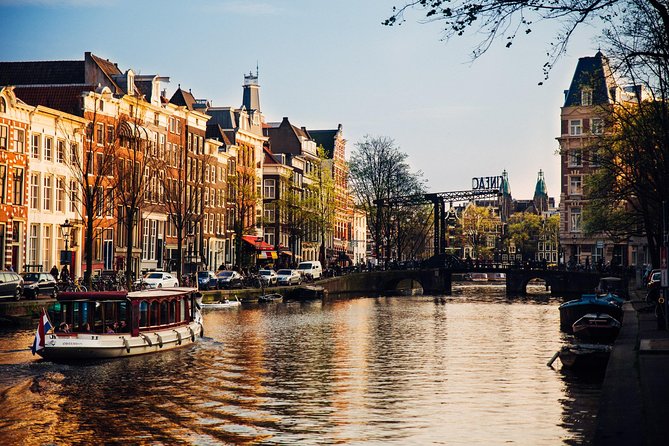 The Ultimate Zaanse-Schans Private Day Trip - Chocolate sampling and the small-shop experience