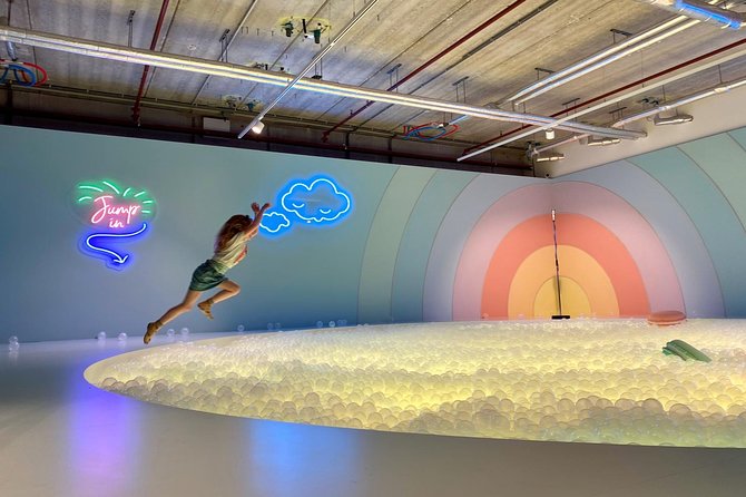 The Upside Down Museum Amsterdam Admission Ticket - Mirror mazes, portals, and club-style sets