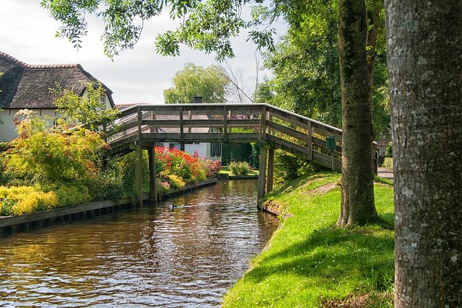 Tour to Giethoorn and Keukenhof Tulip Fields from Amsterdam - Giethoorn by boat and on foot