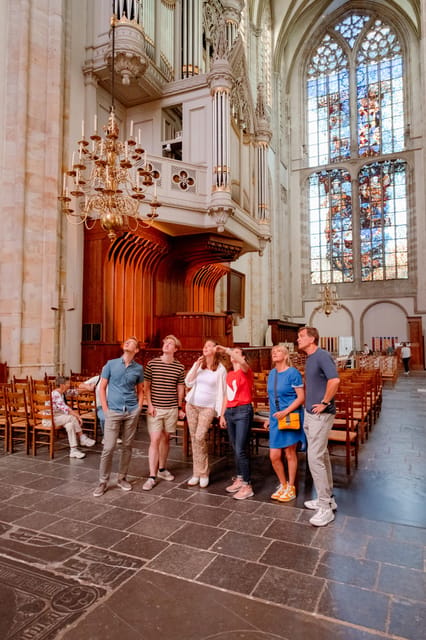 Utrecht: Domplein Highlights Tour - Guide language and the personal touch