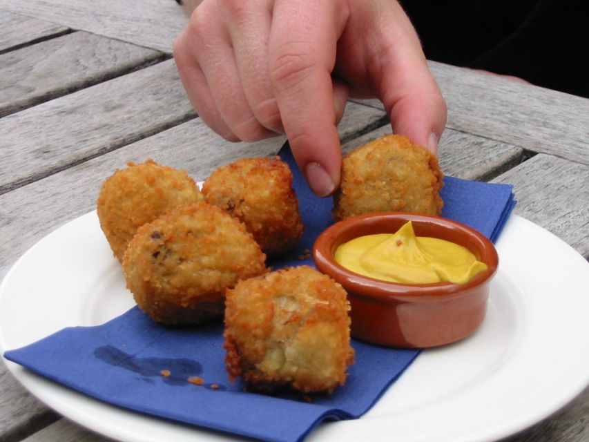 Utrecht - Food Tour: Try out 6 dutch bites - Dutch cheese, with realistic expectations