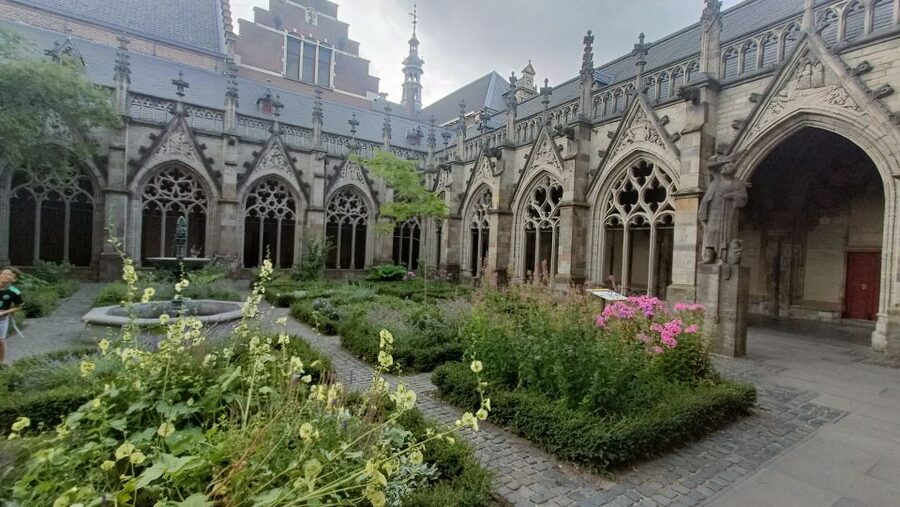Utrecht: Guided Highlights Walking Tour - Why Utrecht works so well on foot