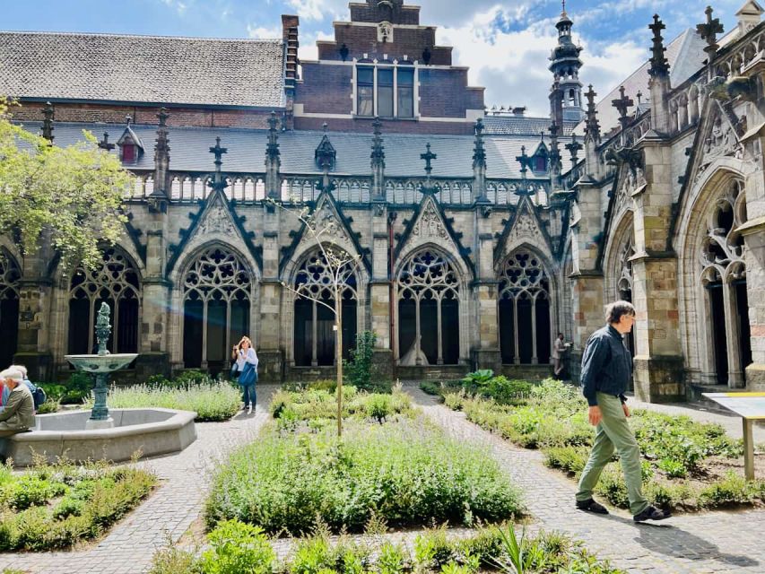 Utrecht: Highlights and Secrets with a Walking Tour - A guide who adjusts the walk to your group