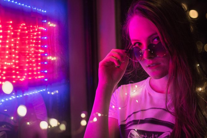 Vacation Night Photoshoot & Tour in Amsterdam - A one-hour route through neon streets and narrow lanes