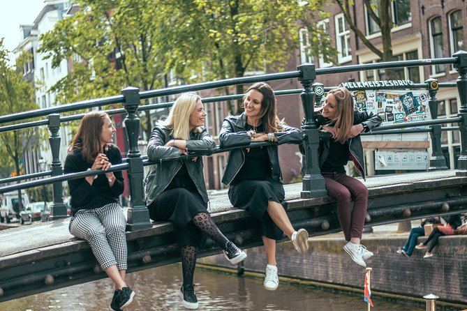 Vacation Photoshoot & Tour in Amsterdam - Choosing your images after the walk