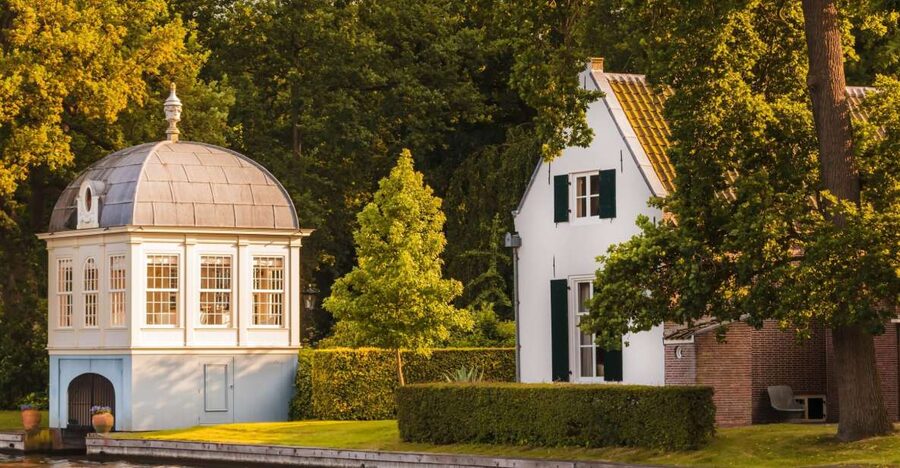 Vecht River: Private Tour sightseeing Cruise with diner - Two hours on a classic open-topped boat