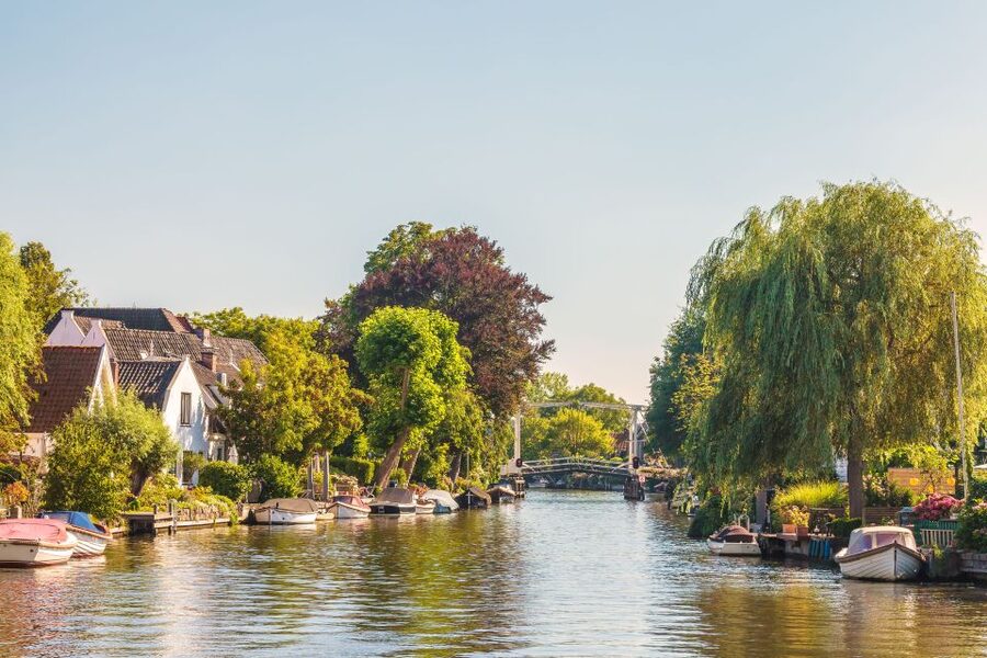 Vecht River: Private Tour sightseeing Cruise with diner - A riverside dinner after the cruise