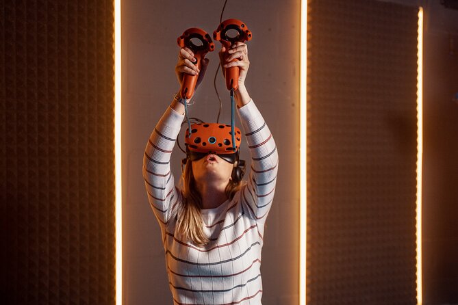 Virtual Reality Experience in Netherlands - Choosing between racing, zombies, and action games