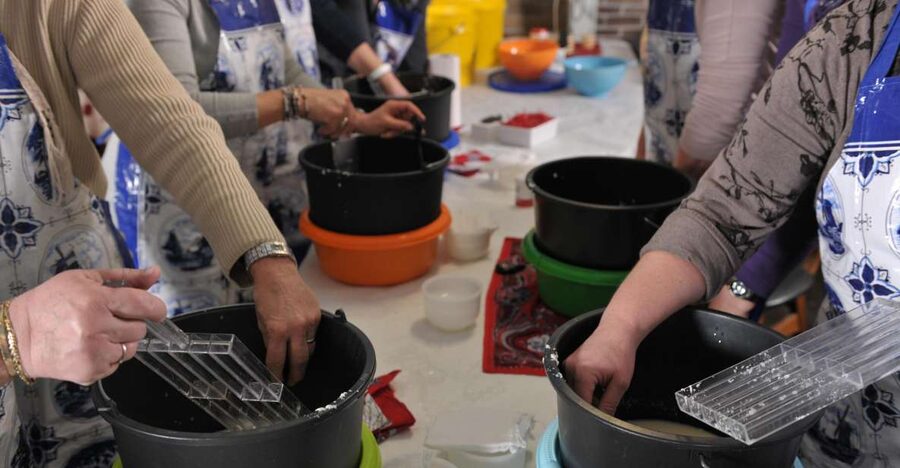 Volendam: 2.5-Hour Cheesemaking Workshop & Clog Making Tour - Why the cheese-making pauses are useful