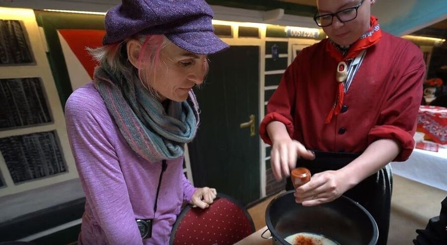 Volendam: 2.5-Hour Cheesemaking Workshop & Clog Making Tour - Getting there from Amsterdam and choosing your time
