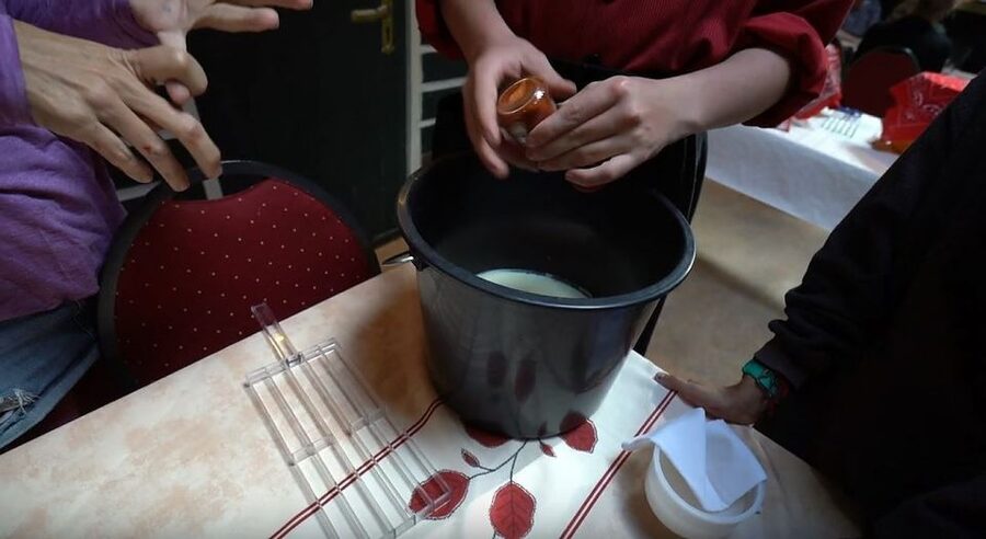 Volendam: 2.5-Hour Cheesemaking Workshop & Clog Making Tour - Language, group size, and accessibility