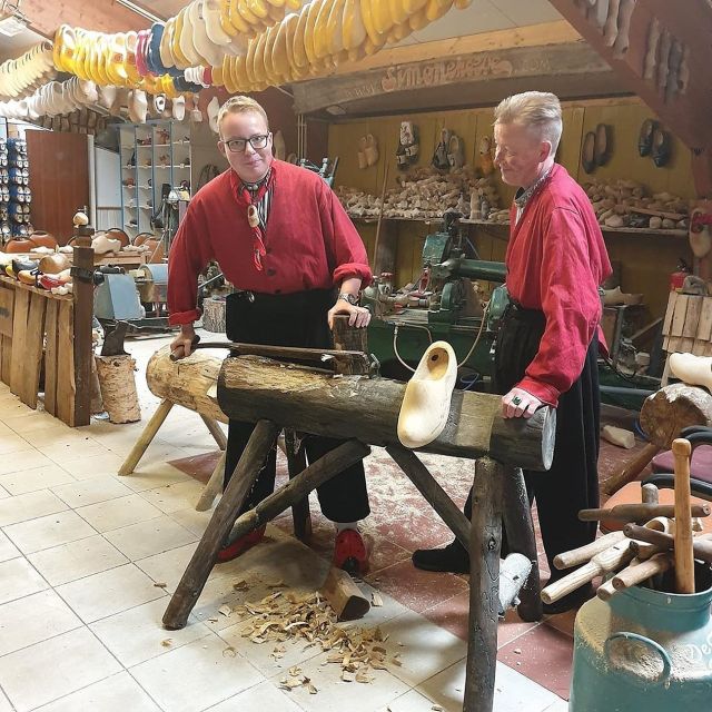 Volendam: 2-Hour Clogmaking Workshop and Cheese Tour - Seeing how milk becomes Gouda