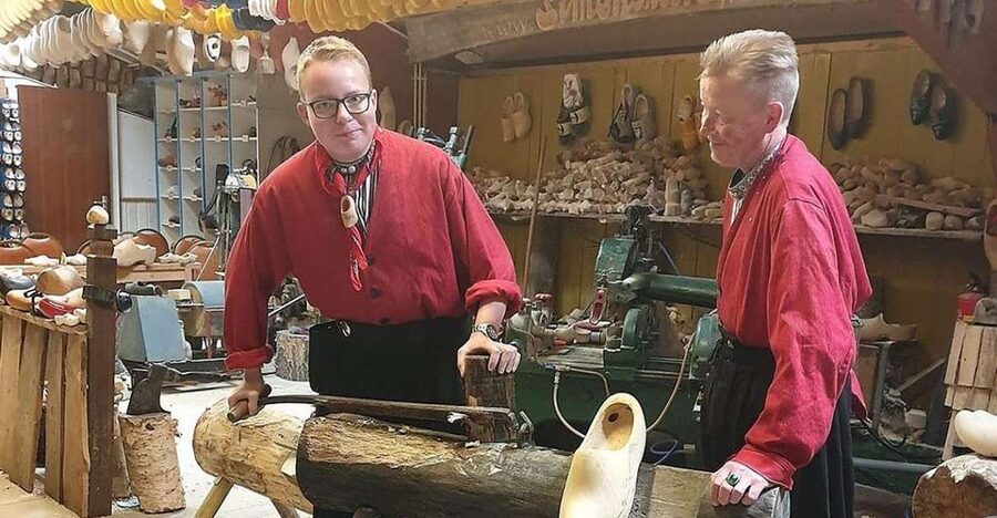 Volendam: 2-Hour Clogmaking Workshop and Cheese Tour - Who will enjoy this most?