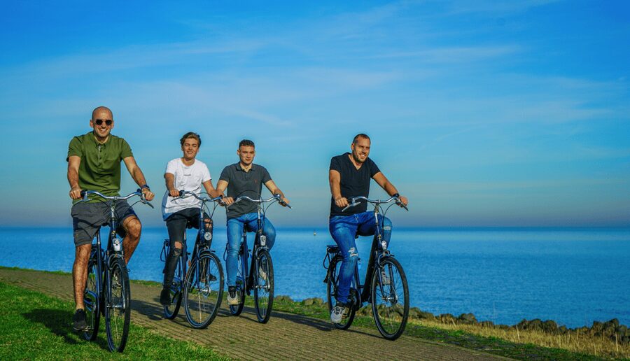 Volendam: Bike Rental including Highlights-Routes - Monnickendam, your first good pause