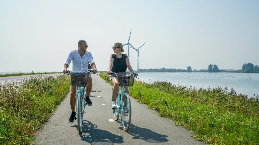 Volendam: Bike Rental including Highlights-Routes - The cheese farm adds a local taste