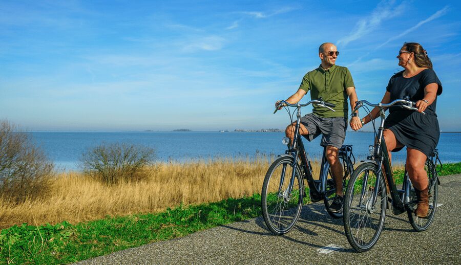 Volendam: Bike Rental including Highlights-Routes - Family use and cycling rules