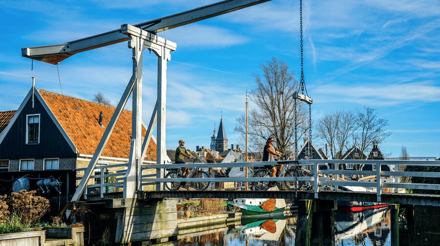 Volendam: E-Bike Rental including Highlights-Routes - Choosing among the 21, 24 and 27-kilometer routes