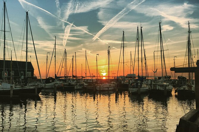 Volendam: E-bike rental with suggested countryside- and fisherman village route - Take the longer route to Marken