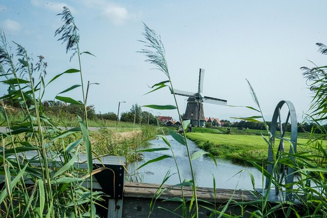 Volendam: E-bike rental with suggested countryside- and fisherman village route - Let the map shape your day